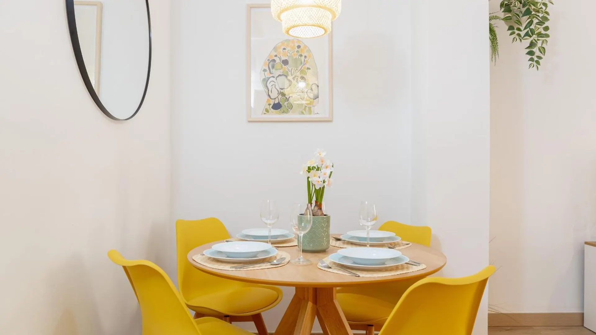 C21 Trendy 2 Bdr & Parking Downtown Apartment Malaga