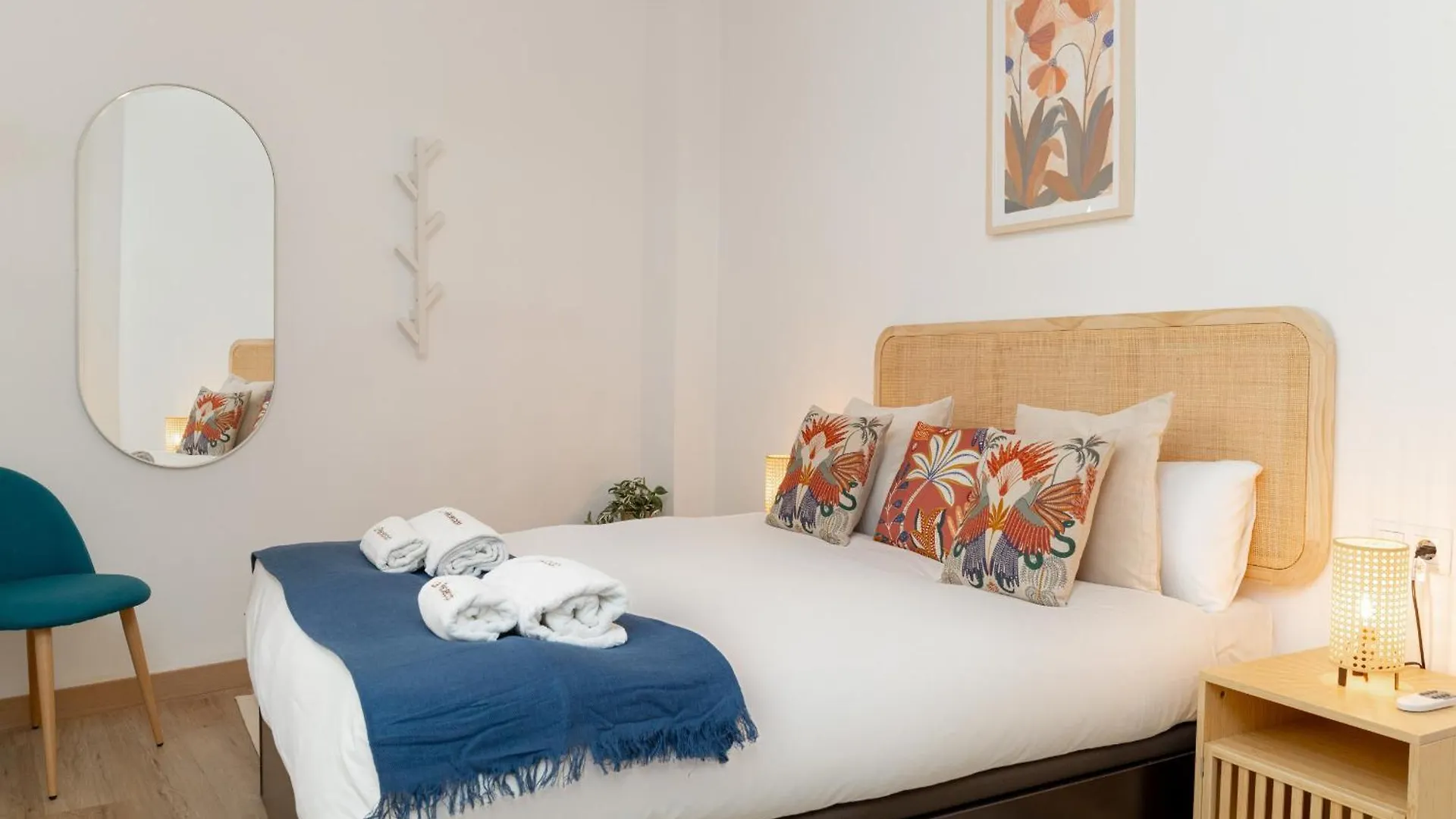 C21 Trendy 2 Bdr & Parking Downtown Apartment Malaga Spain
