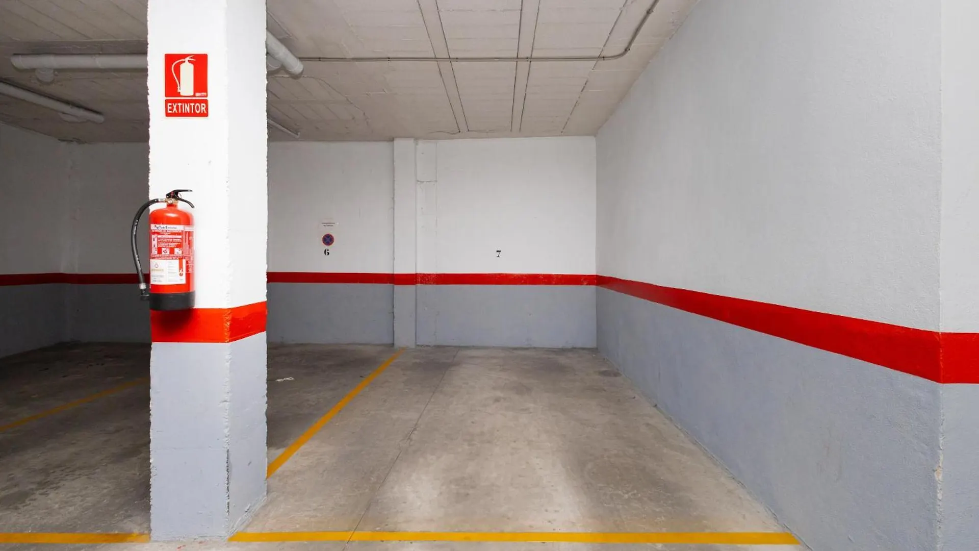 C21 Trendy 2 Bdr & Parking Downtown Apartment Malaga Spain