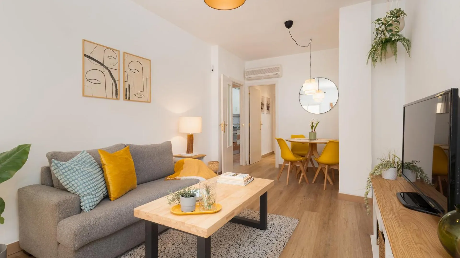 C21 Trendy 2 Bdr & Parking Downtown Apartment Malaga